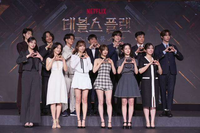 '데블스 플랜: 데스룸'의 제작발표회가 진행됐다. 이 자리에는 정종연 PD와 이세돌 규현 강지영 윤소희 세븐하이 이승현 정현규 최현준 츄 김하린 박상연 손은유 티노가 참석했다. 넷플릭스 제공