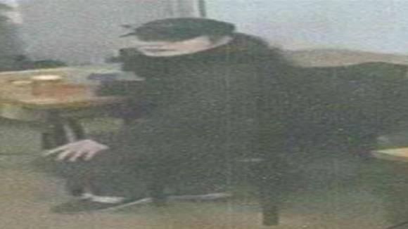 여장한 채 전국을 돌아다니며 식당에서 무전취식을 하는 등 사기행각을 벌인 50대 남성이 검찰에 넘겨졌다. 사진은 대전동부경찰서 제공. [사진=연합뉴스]