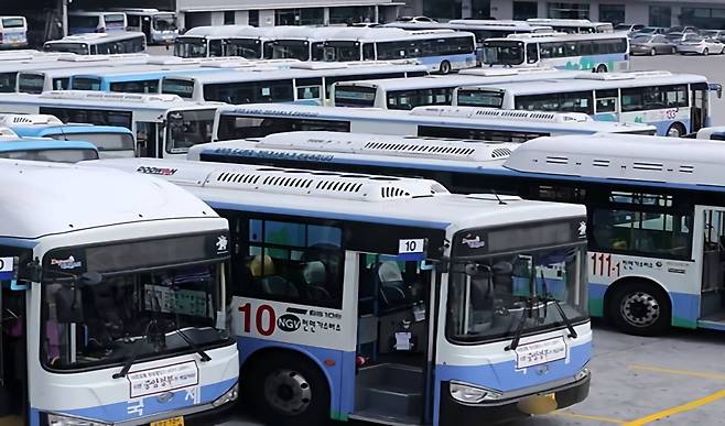 부산 시내버스업계에도 통상임금 판결 여파가 거세다. 사진 부산시