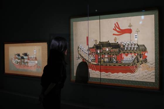 전시로 만나는 조선통신사 유물   (서울=연합뉴스) 강민지 기자 = 24일 서울 종로구 서울역사박물관에서 조선시대 통신사 유물 128점을 선보이는 '마음의 사귐, 여운이 물결처럼'특별전 프레스투어가 열리고 있다. 2025.4.24   mjkang@yna.co.kr (끝)  〈저작권자(c) 연합뉴스, 무단 전재-재배포, AI 학습 및 활용 금지〉