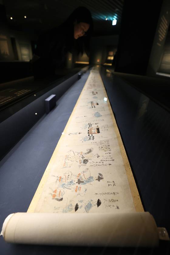 전시로 만나는 조선통신사 유물   (서울=연합뉴스) 강민지 기자 = 24일 서울 종로구 서울역사박물관에서 조선시대 통신사 유물 128점을 선보이는 '마음의 사귐, 여운이 물결처럼'특별전 프레스투어가 열리고 있다. 2025.4.24   mjkang@yna.co.kr (끝)  〈저작권자(c) 연합뉴스, 무단 전재-재배포, AI 학습 및 활용 금지〉