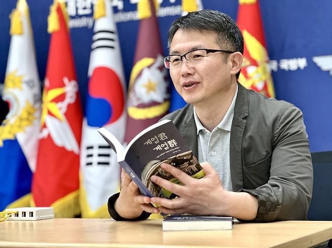 25일 서울시 용산구 국방부 브리핑룸에서 만난 김태훈 SBS 국방전문기자. /박진호 SBS 기자