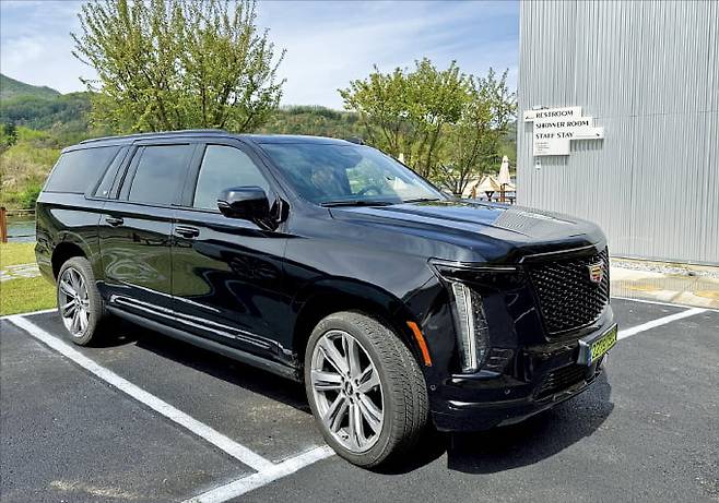 GM의 프리미엄 브랜드 캐딜락의 ‘더 뉴 에스컬레이드’.    양길성 기자