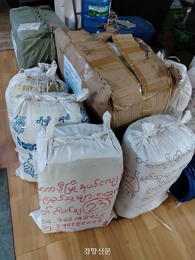 자니(52)가 미얀마 만달레이의 타다우 지역의 구호 활동을 위해 모아둔 구호 용품들. 자니 제공