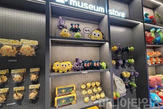 넷마블게임박물관. 박물관의 출구에 있는 굿즈판매소에서 만날 수 있는 인형들. 촬영 : 이동근 기자