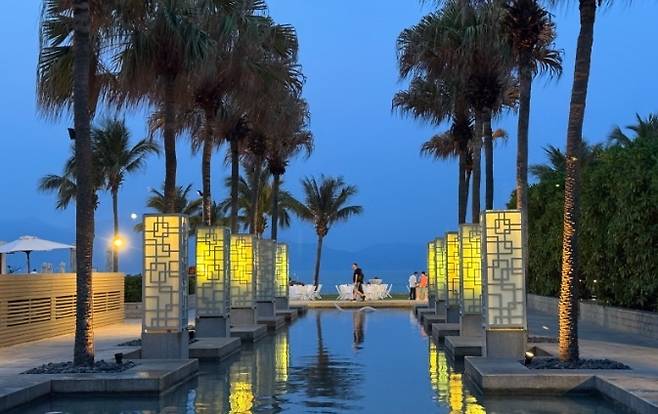 하얏트 리젠시 다낭 수영장 야경 / 사진=홍지연 여행+ 기자