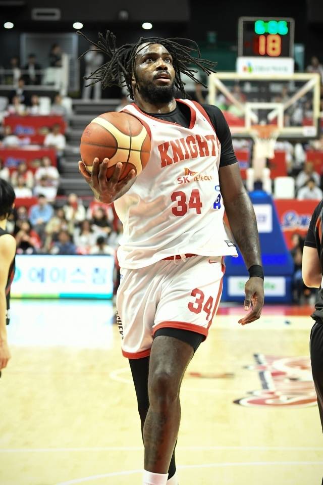 자밀 워니 원맨쇼가 수원에서 펼쳐졌다. 사진=KBL 제공