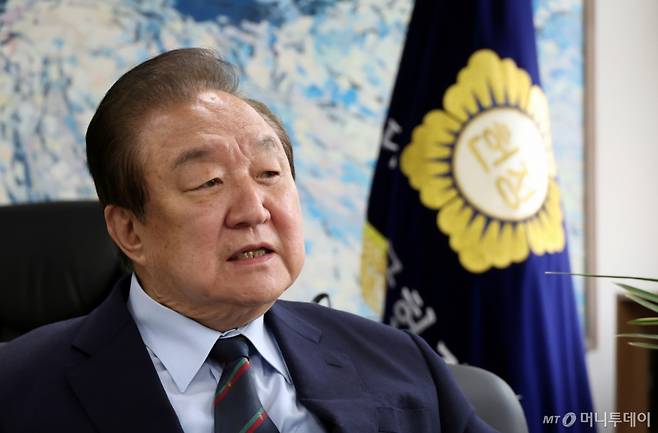 [서울=뉴시스] 고승민 기자 = 정대철 대한민국헌정회장이 서울 여의도 국회 헌정회관에서 뉴시스와 인터뷰를 하고 있다. 2025.04.18. kkssmm99@newsis.com /사진=고승민