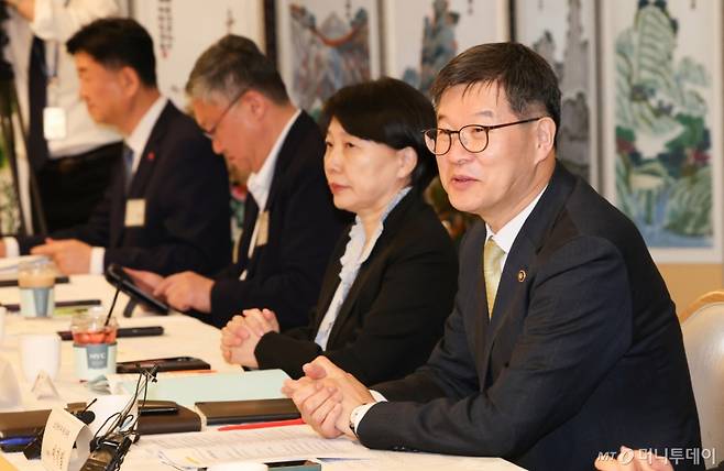 (서울=뉴스1) 허경 기자 = 이기일 보건복지부 제1차관이 29일 서울 종로구 정부서울청사에서 열린 제2차 장기요양위원회 회의에서 모두발언을 하고 있다. 2025.4.29/뉴스1 Copyright (C) 뉴스1. All rights reserved. 무단 전재 및 재배포, AI학습 이용 금지. /사진=(서울=뉴스1) 허경 기자