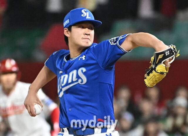 29일 오후 인천광역시 문학동 SSG랜더스필드에서 진행된 '2025 프로야구 KBO리그' SSG랜더스와 삼성라이온즈의 경기. 삼성 이호성이 역투하고 있다./인천=송일섭 기자