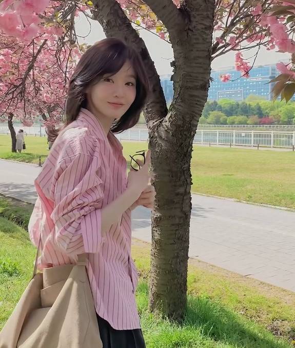 강민경 소셜 계정 캡처