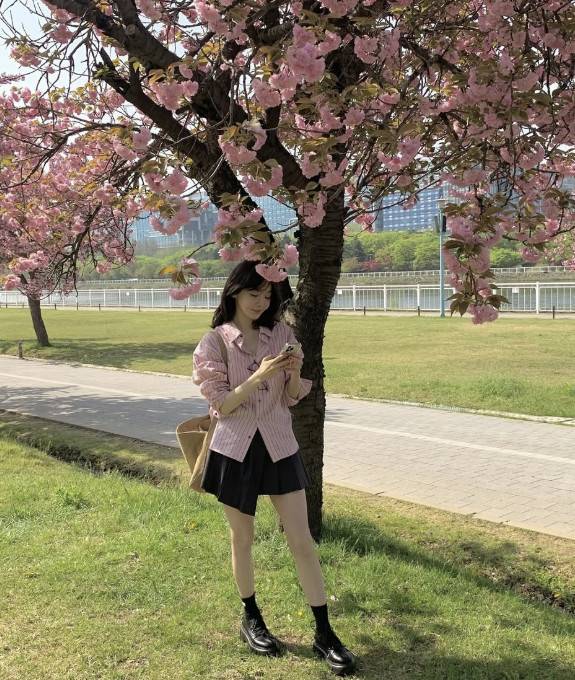 강민경 소셜 계정 캡처