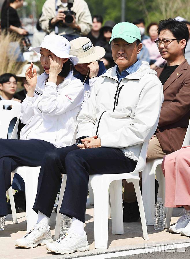 [서울=뉴시스] 김근수 기자 = 오세훈 서울시장이 29일 서울 강동구 암사 초록길 개장식에 참석해 있다. 2025.04.29. ks@newsis.com