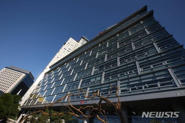[서울=뉴시스]LG생활건강 본사가 있는 LG광화문빌딩