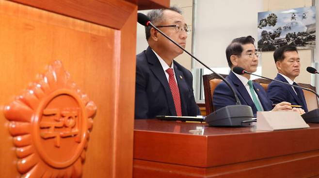 왼쪽부터 김종철 병무청장, 김용현 전 장관, 석종건 방사청장