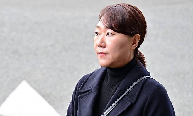 김영선 전 국민의힘 의원의 회계책임자와 미래한국연구소 부소장을 했던 강혜경씨. 뉴시스