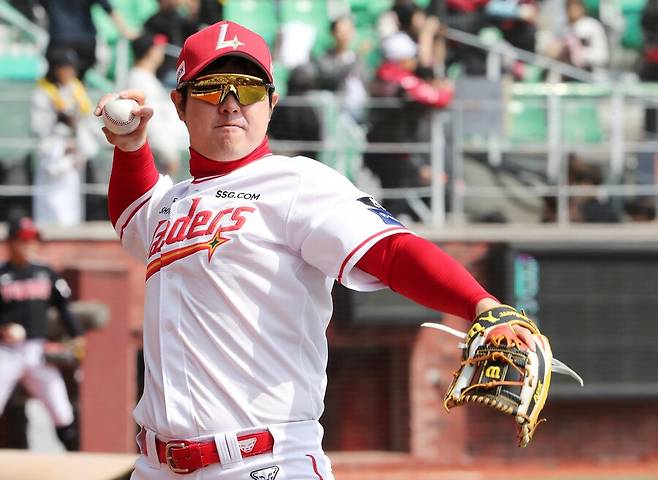 ▲ 오른쪽 햄스트링 부상으로 개막 엔트리 승선이 불발된 최정 ⓒSSG랜더스