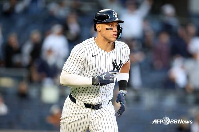 애런 저지가 28일(한국시간) 토론토와 더블헤더 2차전에서 홈런포를 터트리고 있다. /AFPBBNews=뉴스1