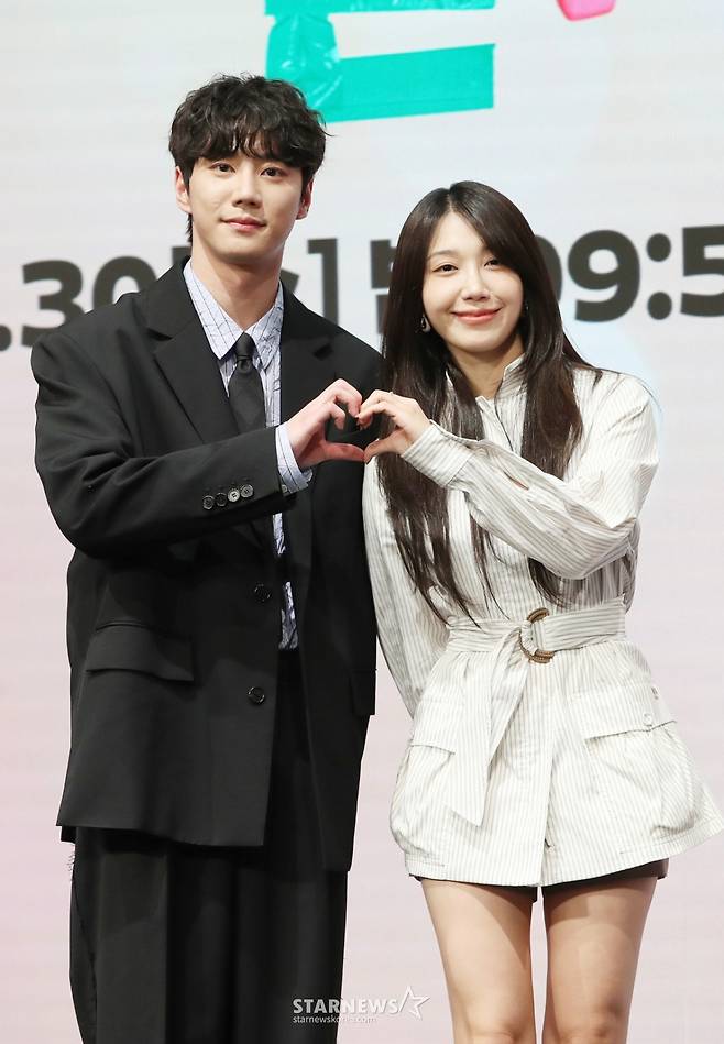 배우 이준영, 정은지가 29일 서울 구로구 디큐브시티 더 세인트에서 열린 KBS 2TV 수목드라마 '24시 헬스클럽' 제작발표회에 참석해 포즈를 취하고 있다. /2025.04.29 /사진=김휘선 hwijpg@