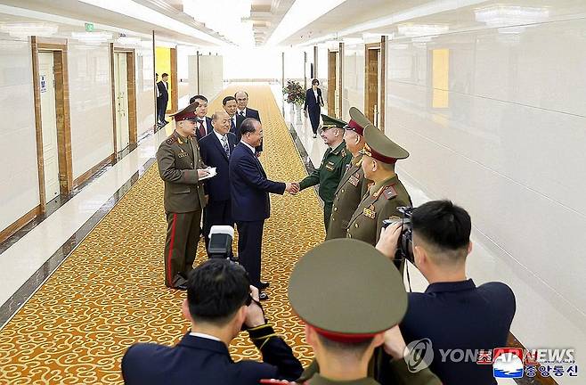 북한군 대표단 방러 (서울=연합뉴스) 조선인민군 총정치국 부국장인 박영일을 단장으로 하는 조선인민군대표단이 러시아에서 열리는 제3차 국제반파쇼대회에 참가하기 위해 평양을 출발했다고 조선중앙통신이 29일 보도했다. [조선중앙통신 홈페이지 캡처] 2025.4.29 
    [국내에서만 사용가능. 재배포 금지. For Use Only in the Republic of Korea. No Redistribution] nkphoto@yna.co.kr