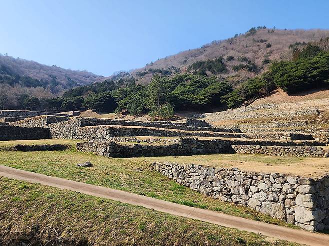 삼별초 진도 정부였던 용장성 전경(진도군 군내면)