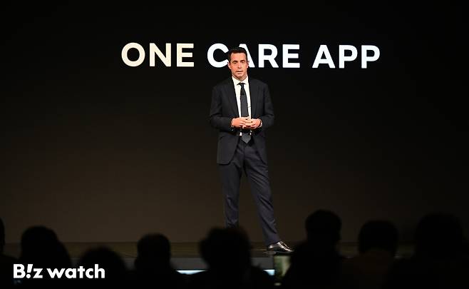 로빈 콜건 JLR 코리아 대표가 30일 서울 광화문 포시즌스 호텔 서울에서 고객 신뢰 강화 및 소유 경험 혁신을 위한 미래 전략 '원(One) 전략'을 공식 발표하고 있다./사진=이명근 기자 qwe123@