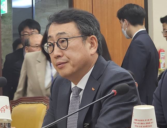 유영상 SK텔레콤 대표가 30일 국회 과학기술정보방송통신위원회 청문회에 증인으로 출석했다. /사진=비즈워치