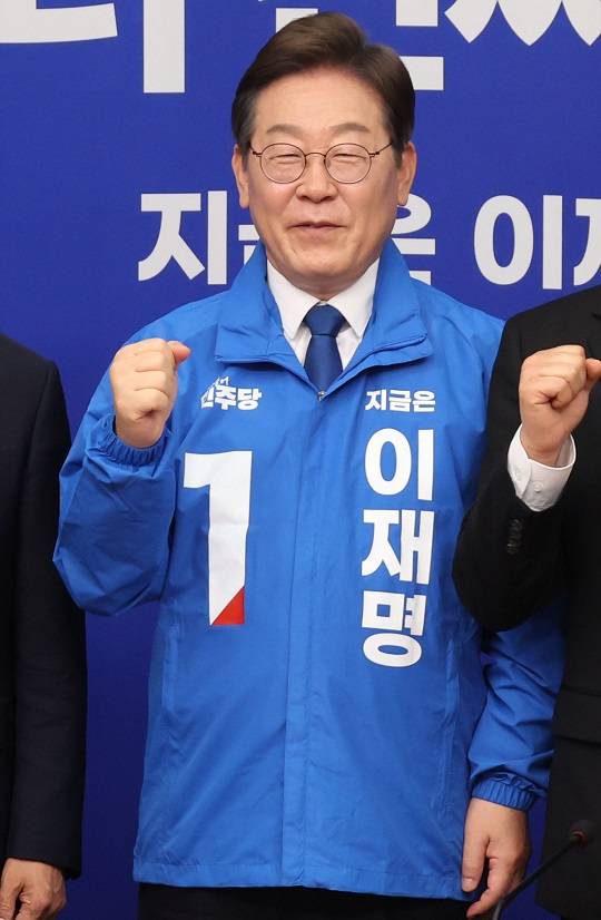 대선 후보로 선출된 다음날인 지난 28일 선거운동 점퍼를 입은 이재명 더불어민주당 대선 후보. (출처 : 뉴시스)