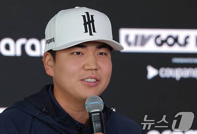 리브 골프 코리아에 나서는 '아이언 헤드 GC'의 장유빈이 30일 오전 인천 연수구 잭니클라우스 골프클럽 미디어센터에서 기자회견을 하고 있다. 2025.4.30/뉴스1 ⓒ News1 박정호 기자