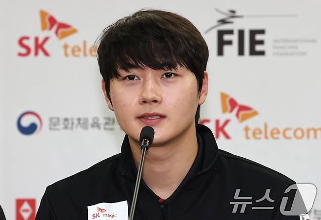 30일 오전 서울 송파구 올림픽파크텔에서 열린 2025 서울 Sk텔레콤 국제그랑프리 펜싱선수권대회 미디어데이에서 오상욱이 발언하고 있다. 내날 2일부터 4일까지 서울 올림픽공원 펜싱경기장에서 열리는 이번대회에는 오상욱과 구본길, 박상원, 전하영, 최세빈 등 국내 선수를 비롯해 파레스 페르자니(튀니지) 등 세계 정상급 선수들이 참가한다. 2025.4.30/뉴스1 ⓒ News1 장수영 기자