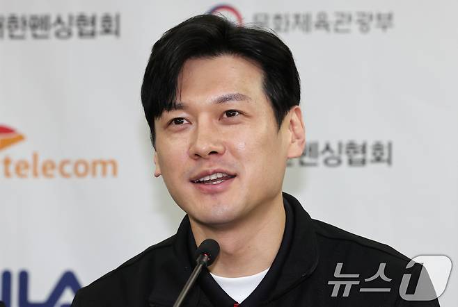 30일 오전 서울 송파구 올림픽파크텔에서 열린 2025 서울 Sk텔레콤 국제그랑프리 펜싱선수권대회 미디어데이에서 구본길이 발언하고 있다. 내날 2일부터 4일까지 서울 올림픽공원 펜싱경기장에서 열리는 이번대회에는 오상욱과 구본길, 박상원, 전하영, 최세빈 등 국내 선수를 비롯해 파레스 페르자니(튀니지) 등 세계 정상급 선수들이 참가한다. 2025.4.30/뉴스1 ⓒ News1 장수영 기자