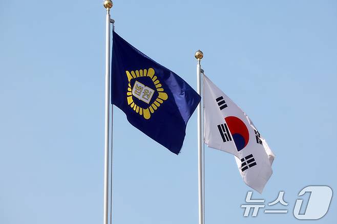 이재명 더불어민주당 대선 후보의 공직선거법 위반 상고심 선고가 5월 1일 오후 3시 대법원 전원합의체에서 내려진다. 이 후보는 지난 20대 대선 과정 당시 대장동·백현동 의혹 관련 발언으로 허위사실 공표 혐의로 기소됐고, 1심은 유죄, 2심은 1심을 뒤집고 무죄를 선고했다. 사진은 30일 오전 서울 서초구 대법원. 2025.4.30/뉴스1 ⓒ News1 김진환 기자