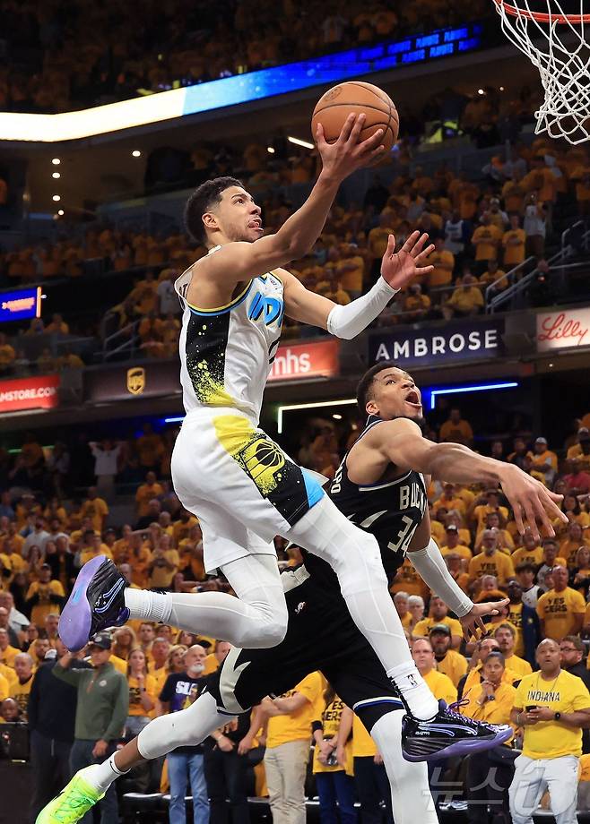 NBA 인디애나 할리버튼이 30일(한국시간) 밀워키와 경기에서 레이업을 하고 있다. ⓒ AFP=뉴스1