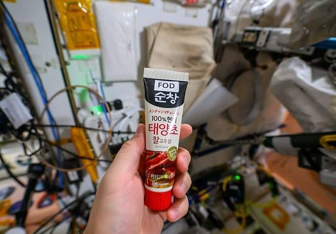 한국계 미국인 우주비행사 조니 김이 우주에서 만든 고추장 버거. 출처: 조니김 인스타그램. 2025.04.29