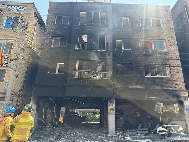 29일 낮 12시 41분께 전북자치도 전주시 완산구 효자동 한 다가구주택에서 불이 났다. ⓒ News1 장수인 기자