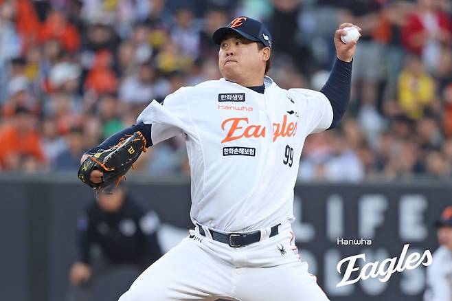 한화 류현진이 30일 대전 한화생명 볼파크에서 열린 2025 KBO리그 정규시즌 LG전서 역투하고 있다. 사진 | 한화 이글스