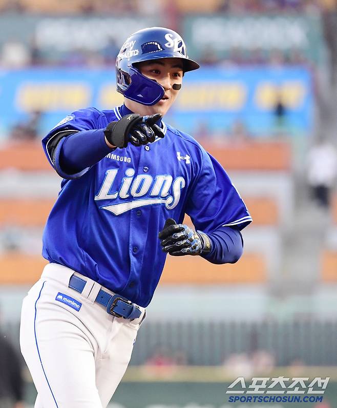 29일 인천 SSG랜더스필드에서 열린 KBO리그 SSG와 삼성의 경기. 1회초 선취 솔로홈런을 날린 삼성 구자욱. 인천=송정헌 기자songs@sportschosun.com/2025.04.29/