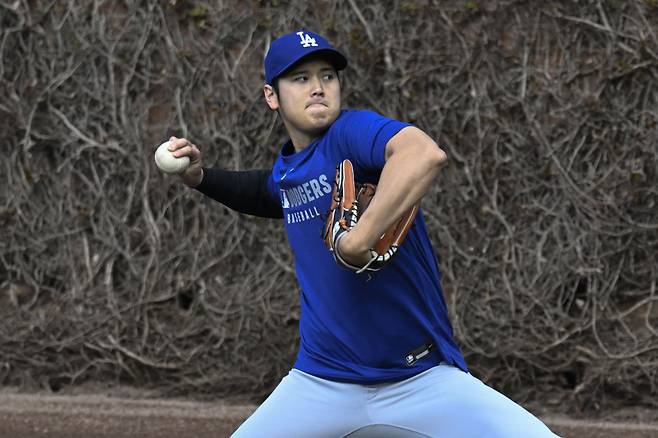 LA 다저스 오타니 쇼헤이가 지난 24일(한국시각) 시카고 컵스와의 원정경기를 앞두고 피칭 훈련을 하고 있다. Imagn Images연합뉴스