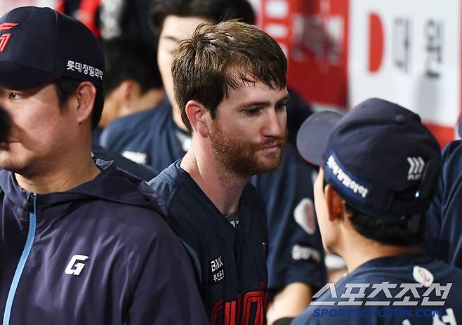 29일 서울 고척스카이돔에서 열린 롯데-키움전. 6회까지 1실점으로 호투한 반즈가 라커룸으로 들어가고 있다. 고척=정재근 기자 cjg@sportschosun.com/2025.4.29/