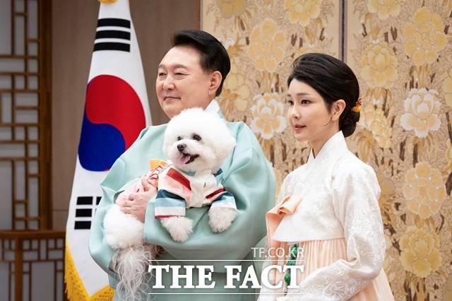 윤석열 전 대통령의 배우자 김건희 여사의 오빠 김진우 씨가 운영하는 요양원이 계란 3개로 16명을 먹이고 썩는 과일들을 간식으로 제공하는 등 노인학대를 한 혐의로 신고 받았다. /더팩트 DB