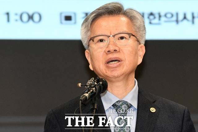 김택우 대한의사협회 회장이 지난 1월 14일 오전 서울 용산구 대한의사협회에서 열린 취임식에서 취임사를 하는 모습. /서예원 기자