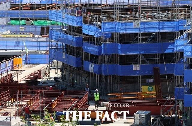한국건설산업연구원은 현행 사고사망만인율 산정방식이 중소건설업체에 구조적으로 불리하다며 제도 개선이 시급하다고 주장했다. /뉴시스