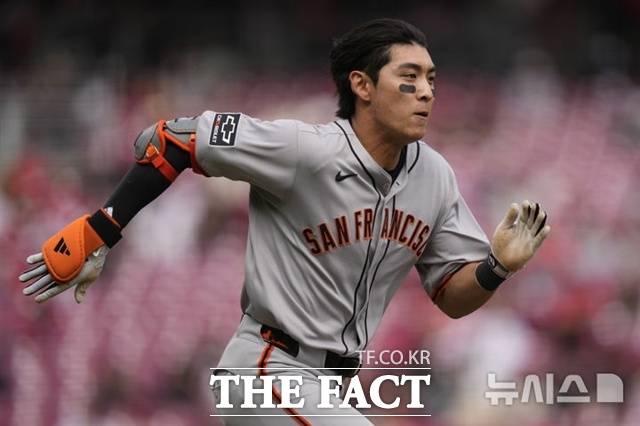 이정후는 타격 뿐 아니라 빠른 발과 강한 어깨로 팀 공헌도를 높이고 있다. /뉴시스