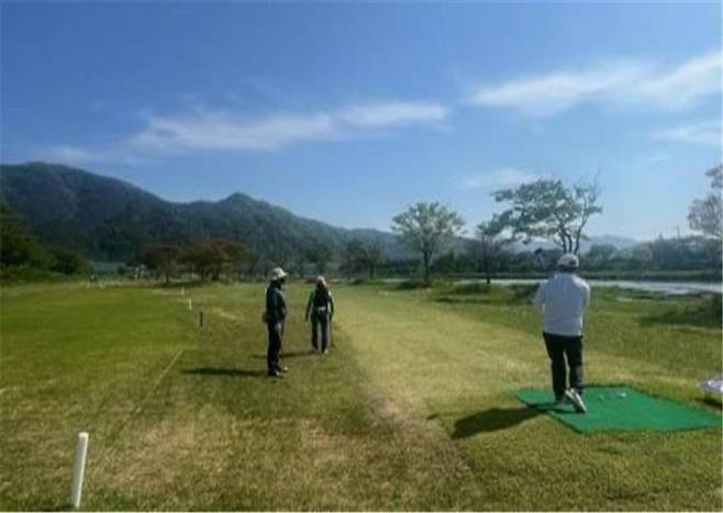 잔디 보호 및 생육을 위해 휴장했던 장흥 파크골프장이 다음 달 1일부터 재개장 한다. 장흥군 제공