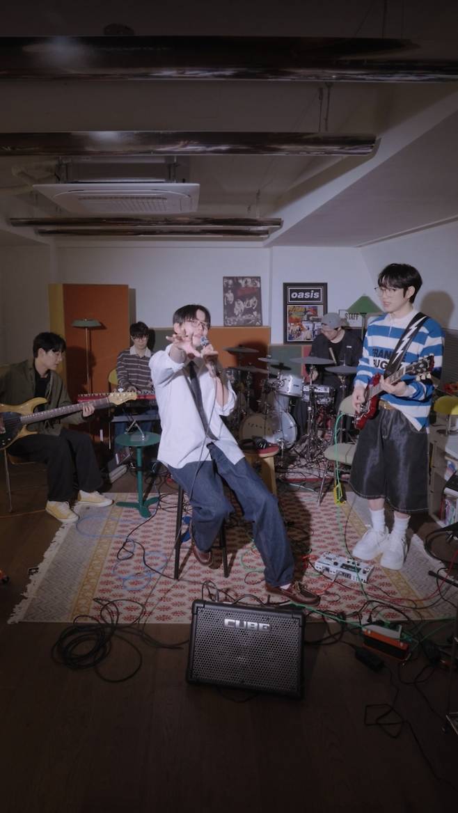 십센치 (제공: CAM)