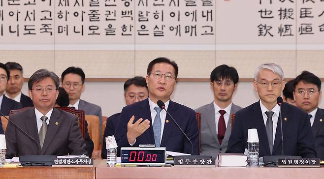 박성재 법무부 장관이 30일 서울 여의도 국회에서 열린 법제사법위원회 전체회의에서 의원 질의에 답하고 있다. /뉴시스