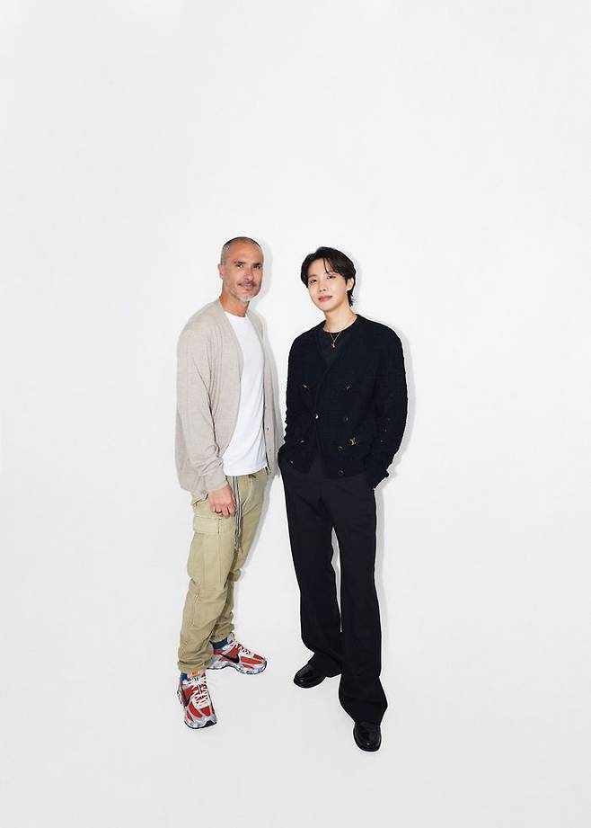 애플 뮤직은 방탄소년단(BTS) 멤버 제이홉(j-hope)의 진솔한 이야기를 담은 인터뷰 영상을 더 제인 로우 쇼(The Zane Lowe Show)를 통해 30일 단독 공개했다.ⓒ애플 뮤직