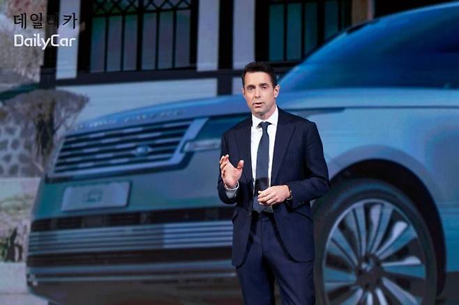 JLR, 미래 혁신 전략 원(ONE) 발표 (JLR코리아 로빈 콜건 대표)