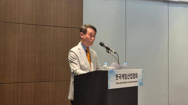 조영기 한국게임산업협회장이 29일 서울 코엑스에서 열린 신임 협회장 취임 기자간담회에서 인사말을 하고 있다. 인현우 기자