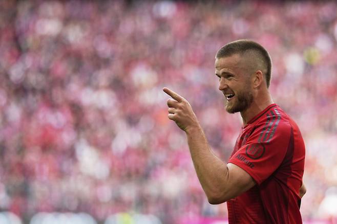 <yonhap photo-0082=""> Bayern's Eric Dier celebrates after scoring his side's third goal during the German Bundesliga soccer match between Bayern Munich and 1. FSV Mainz 05 at the Allianz Arena in Munich, Germany, Saturday, April 26, 2025. (AP Photo/Matthias Schrader)/2025-04-27 00:24:34/ <저작권자 ⓒ 1980-2025 ㈜연합뉴스. 무단 전재 재배포 금지, AI 학습 및 활용 금지></yonhap>